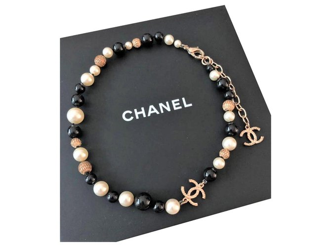 Gargantilla de perlas Chanel y collar de perlas Multicolor  ref.139314