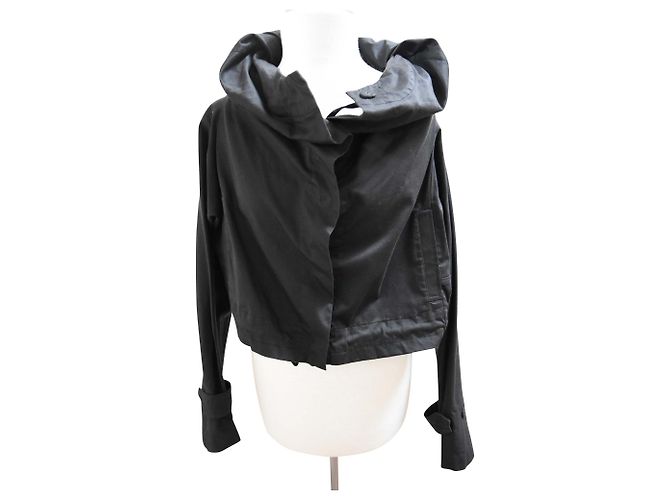Nueva chaqueta negra Gestuz con capucha plegable. XS / S Negro