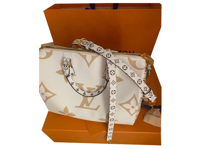 Louis Vuitton Bag Onthego Giant Monogram Khaki White | 3D model