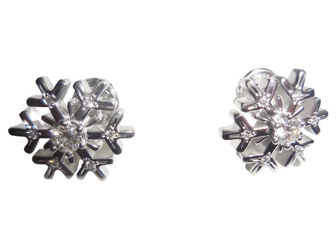 Chopard 18K White Gold Diamond Snowflake Stud Earrings Silvery  ref.139567