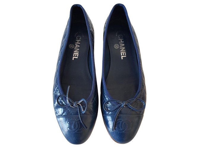Blue chanel ballerinas in wrinkled leather  ref.139855