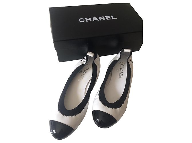 Chanel Ballet flats Black White