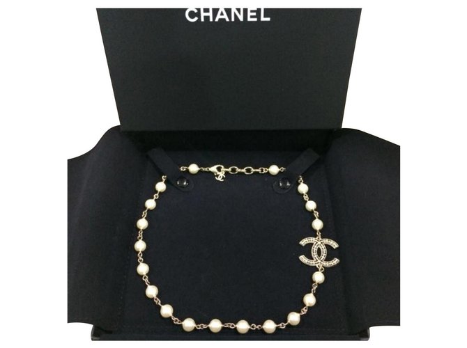 Chanel kurze Chokerhalskette Beige Perle  ref.140368