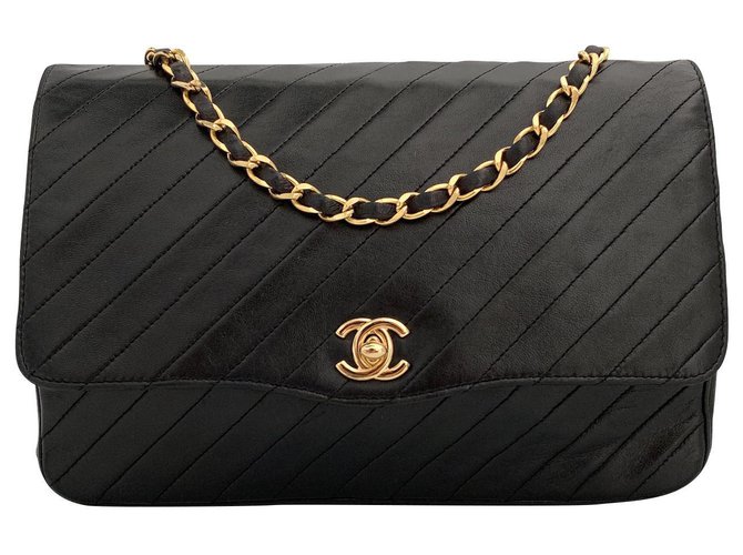 Timeless Chanel Handbags Black Leather  ref.140397