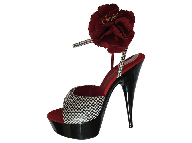 Dolce & Gabbana Sandálias de plataforma Preto Branco Couro  ref.140842