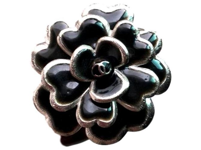 Bracciale rigido Chanel Camellia bangle Nero Argento