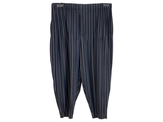 Issey Miyake Plissé trousers Navy blue Polyester  ref.141062