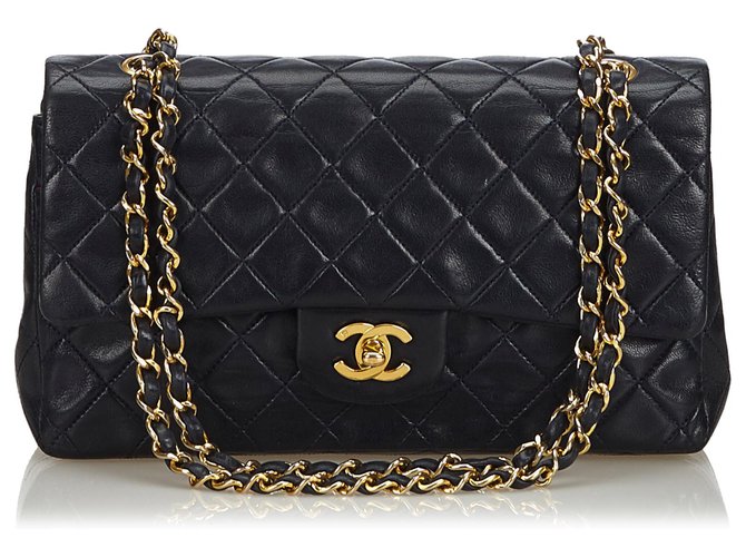 Timeless Chanel Black Classic Flap Bag forrada de piel de cordero mediana Negro Cuero  ref.141176