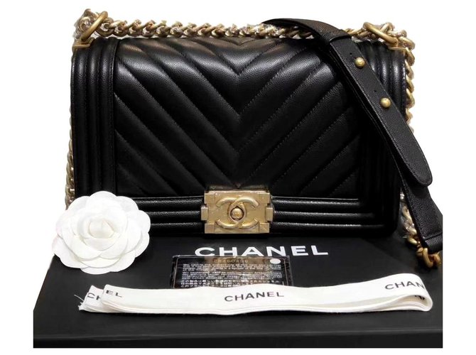 Chanel Medium Chevron Boy Black Leather ref.141408 - Joli Closet