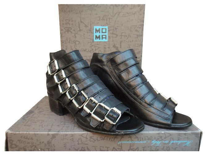Sandali Moma in pelle nera con 8 fibbie Nero