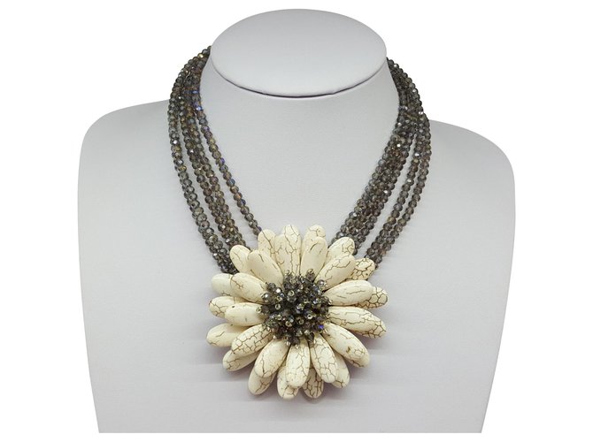 Autre Marque flower necklace White  ref.141450