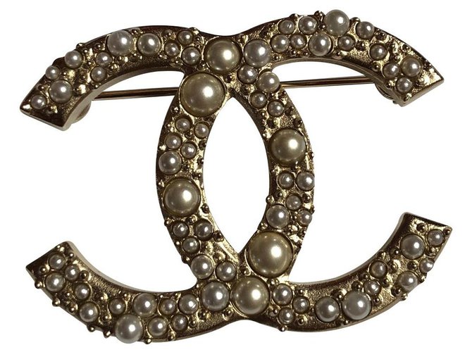 Chanel Pins e spille D'oro Metallo  ref.141522