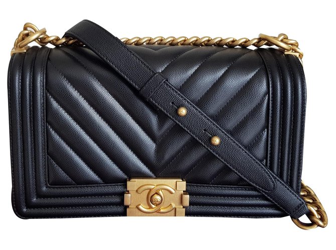 Chanel Boy Medium Chevron Black Leather ref.141853 - Joli Closet