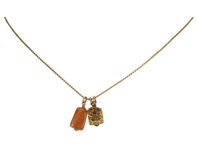 Collar Chanel Gold CC Charms Dorado Naranja Metal  ref.142147