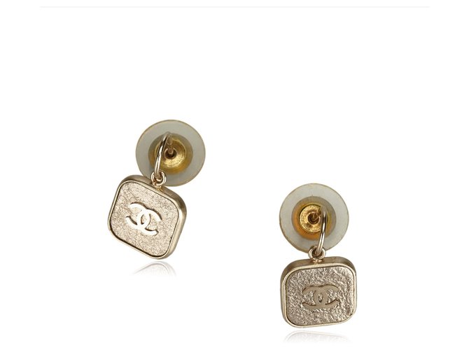 Chanel Gold CC Drop Earrings Golden Metal  ref.142165