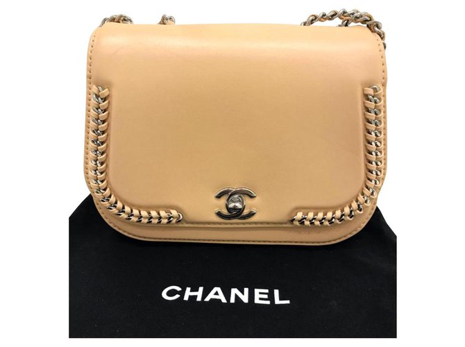 Chanel trançada bolsa bege Couro  ref.142207