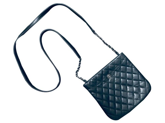 Chanel Hand bags Black Leather  ref.142247