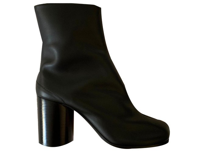 Maison Martin Margiela Black leather Tabi ankle boot  ref.142304