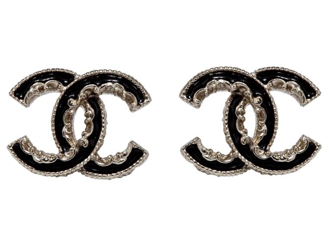 Chanel ESMALTE NEGRO GRANDE CC Dorado Metal  ref.142336