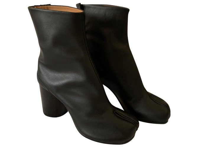 Maison Martin Margiela Iconic Tabi ankle boots Black Leather  ref.142346