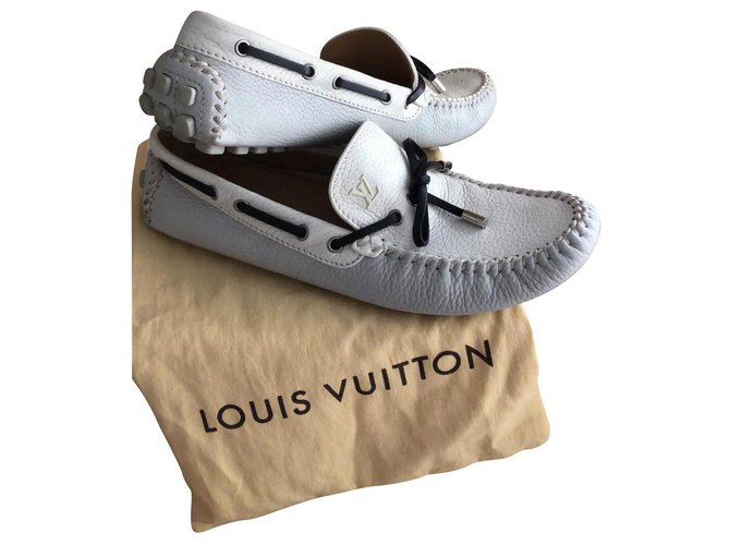 Louis Vuitton Mocasines Slip ons Blanco Cuero  ref.142915