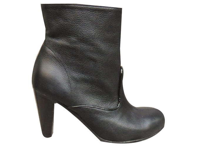 Ankle boots Karine Arabian model Eddie mint condition (38) Black Leather  ref.143031