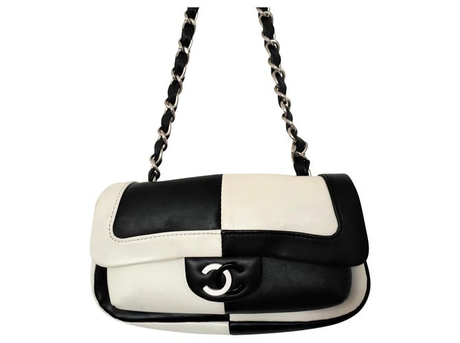 Chanel Handbags Black White Leather ref.143074 - Joli Closet