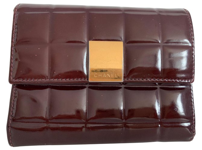 Chanel Carteira de Chocolate Signature Carteira em Claret Conhaque Couro envernizado  ref.143384