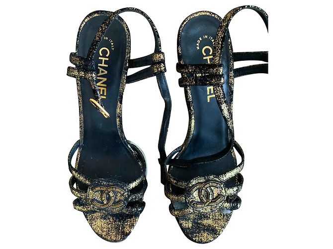 Mule con zeppa Chanel in pelle dorata D'oro