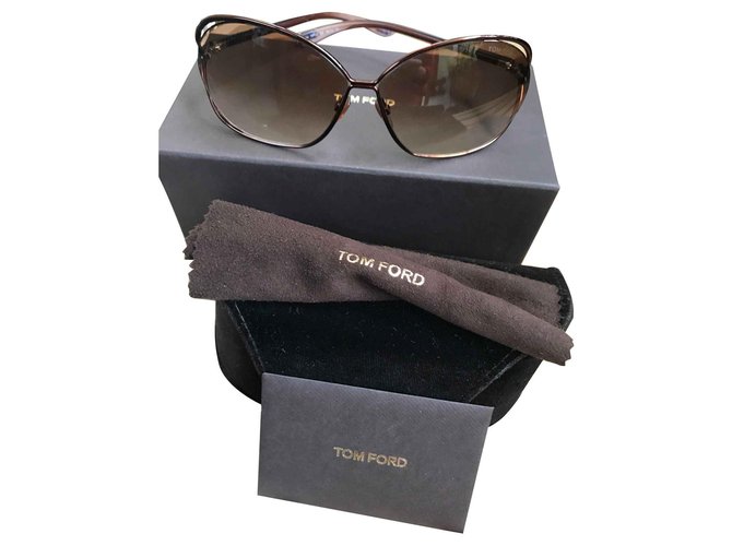 Tom Ford Des lunettes de soleil Plastique Marron  ref.144600