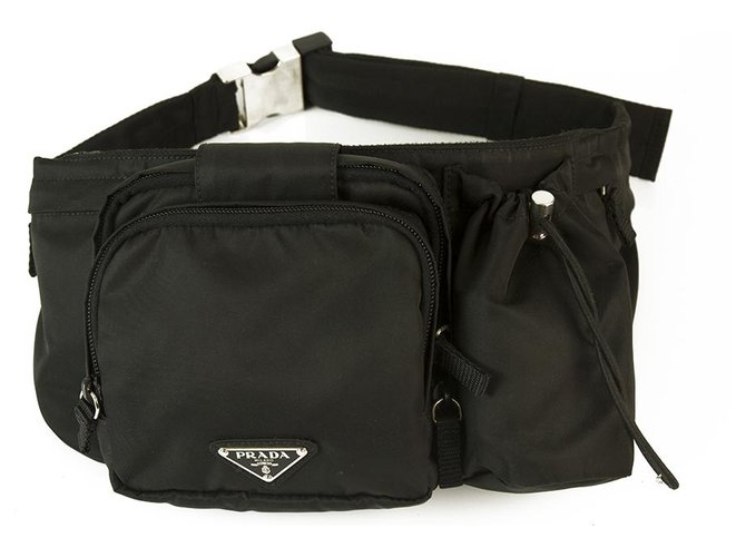 Prada Convertible Multipocket Belt Tessuto Medium Black Nylon FW18 Montagna  Bag ref.144633 - Joli Closet