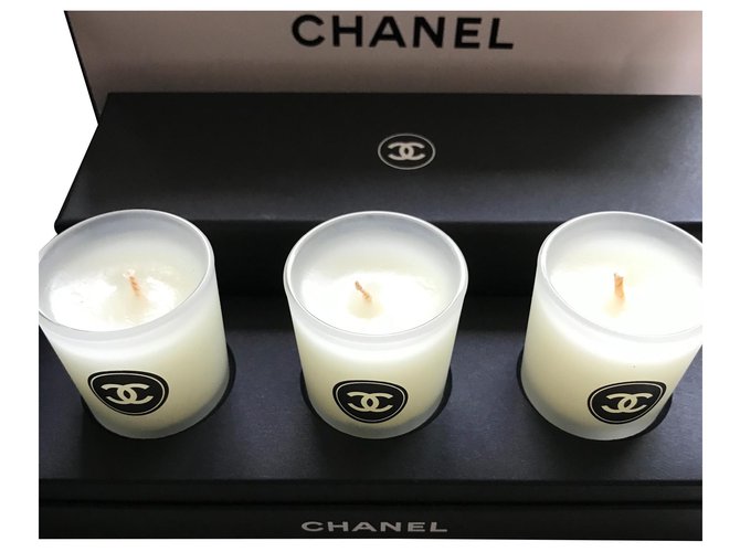 Chanel Cadeaux VIP Noir Blanc cassé  ref.144743