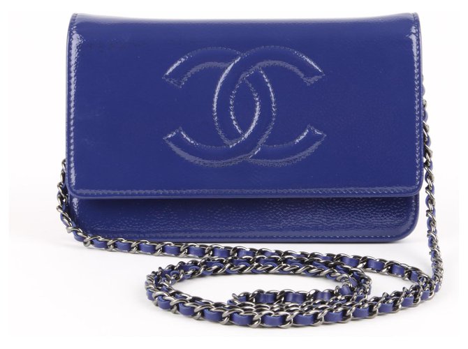 Wallet On Chain Chanel Carteira na corrente Azul Couro envernizado  ref.144939