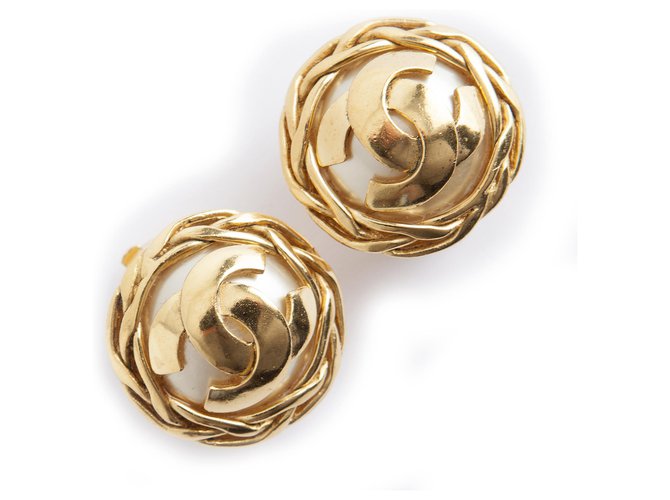 Cambon Chanel Boucles d'oreilles clip CC perle CC Vermeil Doré  ref.145063