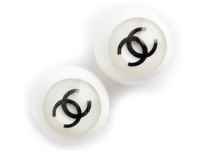 Orecchini Chanel con bottone CC Bianco Plastica