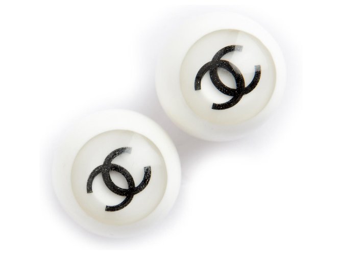 Chanel botón CC clip en pendientes Blanco Plástico  ref.145065