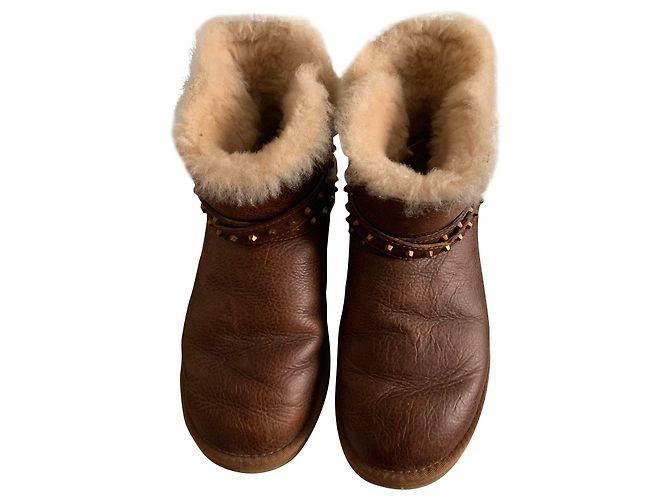 Botas Ugg de couro marrom impermeáveis