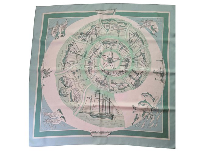 Sublime carré Hermès foulard décors compagnons de mer Soie Vert clair Bleu clair  ref.145174