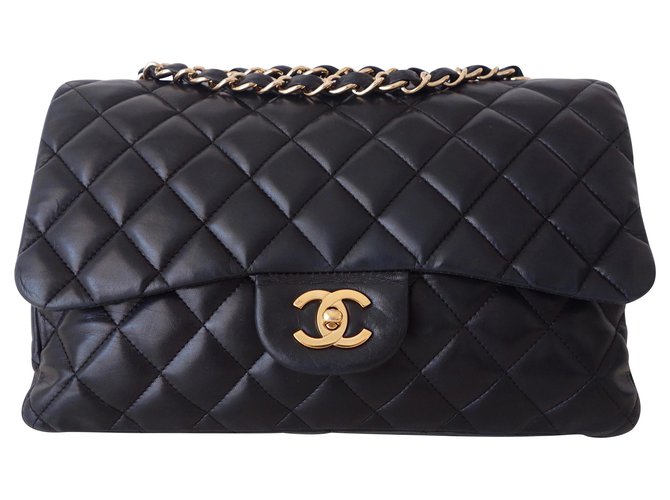 Timeless GM CLASSIC CHANEL BAG Black Leather  ref.145234