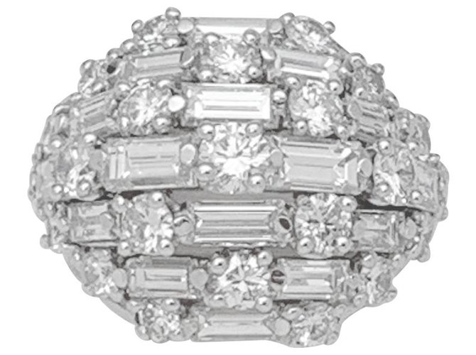 Anel de cúpula Van Cleef & Arpels em platina e diamantes.  ref.145245