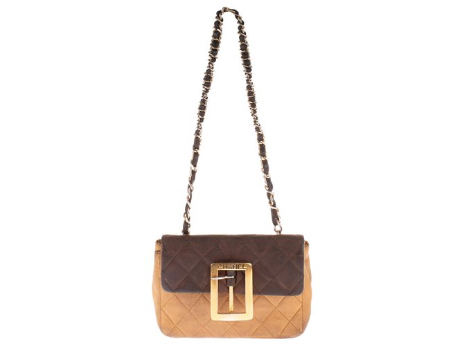 Encantador mini bolso Chanel bandolera en piel de cordero acolchada marrón y beige Castaño  ref.145413