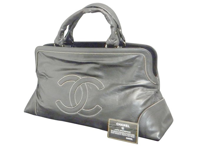 Chanel Vintage Handbag Black Leather  ref.145423