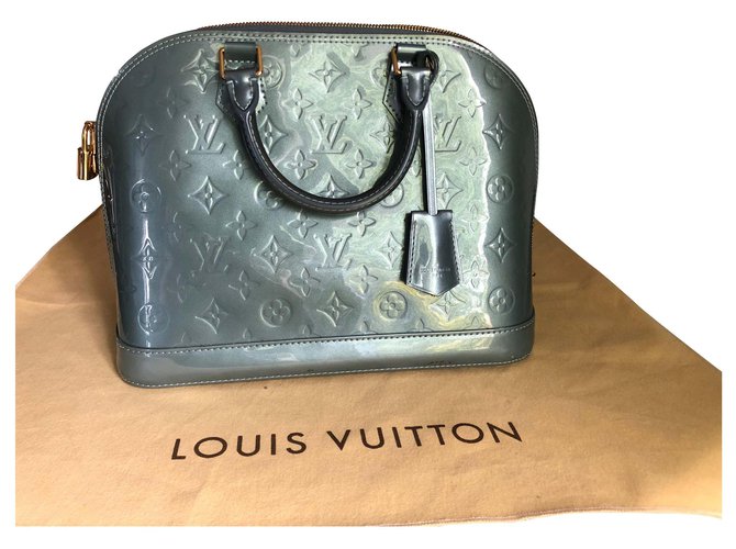 SacLouis Vuitton Alma Blue Leather  ref.145482