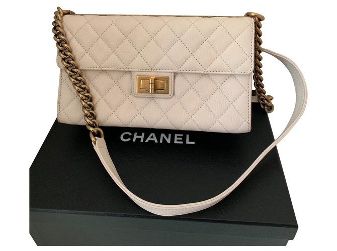 Chanel Classique Cuir Beige Blanc cassé  ref.145927