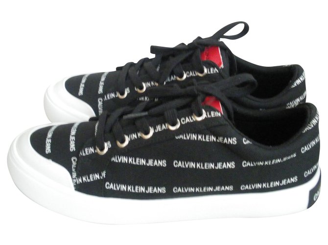 Calvin Klein Sneakers Multiple colors Cloth  ref.146006