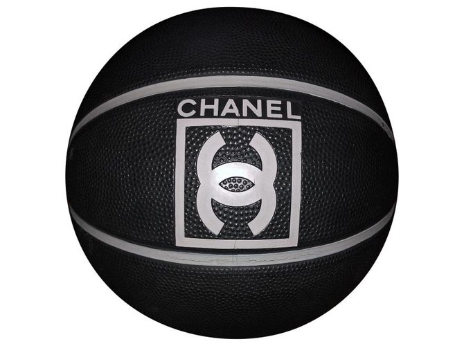 Chanel Ballon de basket Polyuréthane Noir Blanc  ref.146386