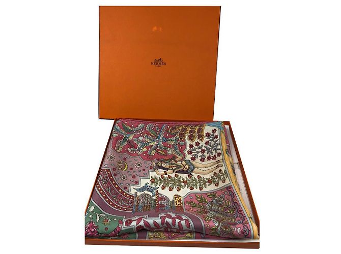 Hermès Aux portes du palais. Rosa Bege
