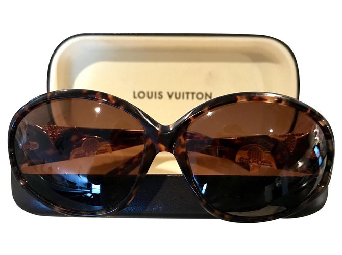 Louis Vuitton Iris Marrone scuro Plastica  ref.147023