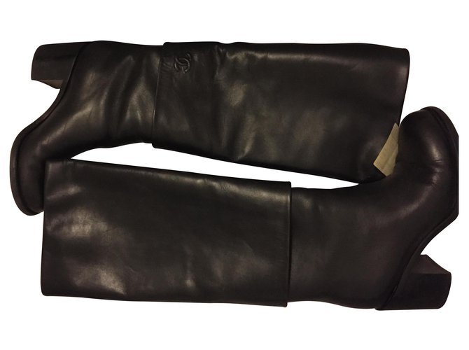 Botas de couro preto Chanel  ref.147325