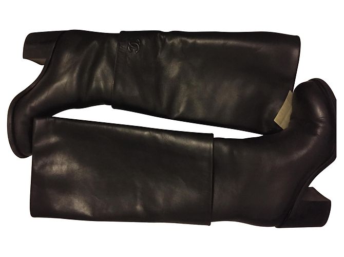 Chanel schwarze Lederstiefel